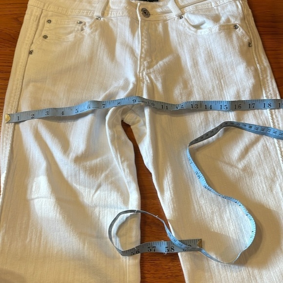 Vertigo W30 white zip up cotton jeans with chain detail on back pocket tall - Picture 9 of 9